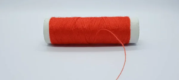Spool Threads Close Linhas Costura Cores Diferentes Bobinas Espaço Livre — Fotografia de Stock