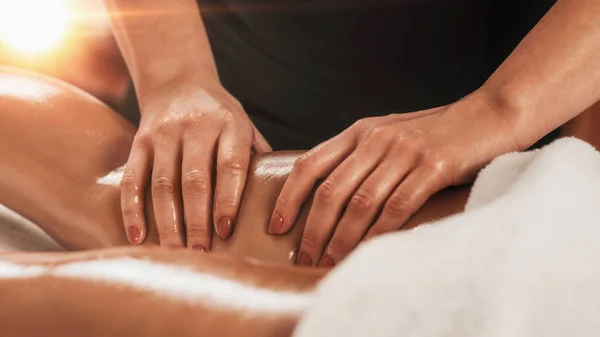 Cellulitis Massage Van Een Vrouwelijke Dij Handen Die Hamstrings Onder — Stockfoto