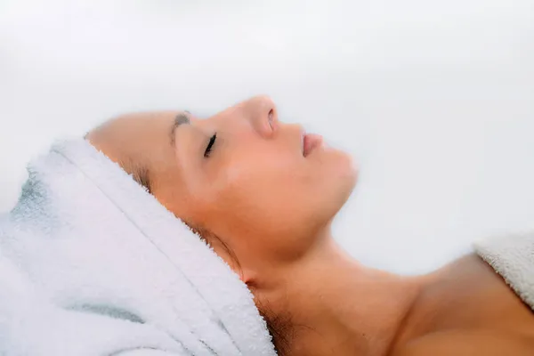 Woman Enjoying Ayurveda Face Massage — Stock Photo, Image