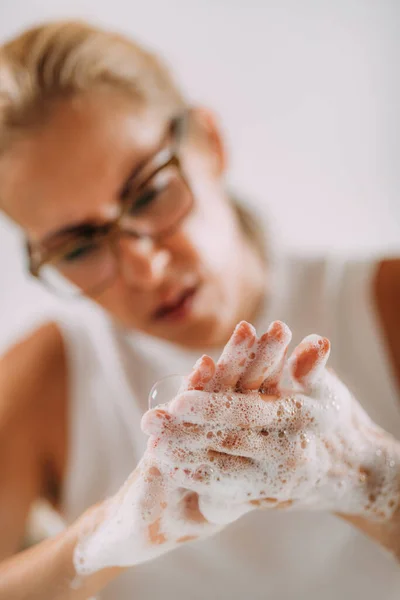 Concetto Ossessivo Disturbo Compulsivo Donna Ossessivamente Lavarsi Mani — Foto Stock