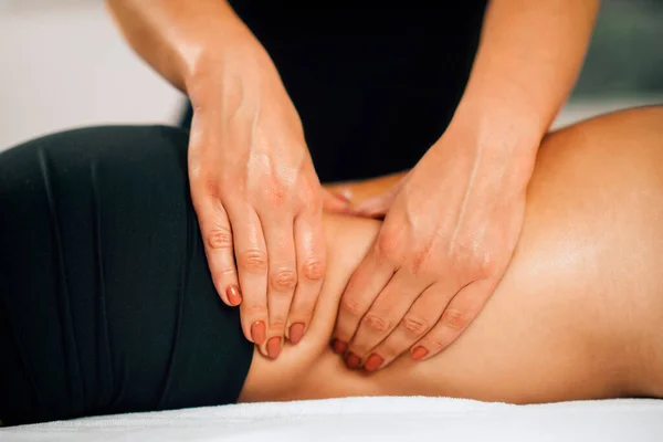 Deep Tissue Massage Detail Tanned Woman Enjoying Deep Tissue Massage — Stock Photo, Image