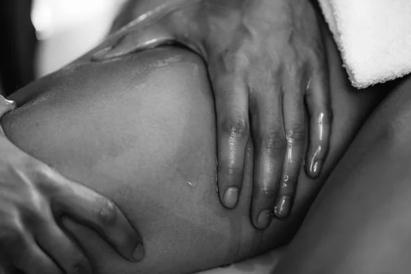 Médecine Alternative Massage Ayurvédique Corps Gros Plan Appuyant Sur Les — Photo