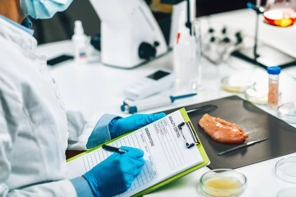 Food Safety Quality Management Food Safety Quality Inspector Filling Out — Stock Photo, Image