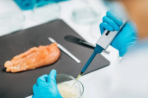 Остатки Антибиотиков Курином Мясе Проверка Качества Продуктов Питания Лаборатории — стоковое фото