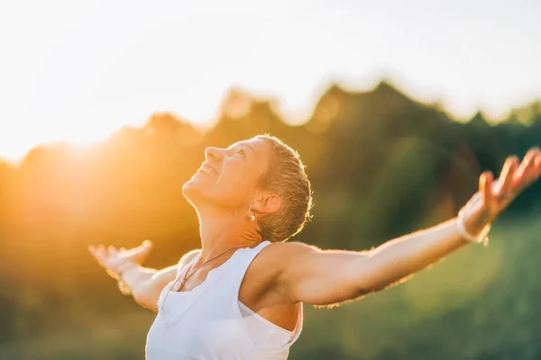 Embracing Positive Energy Open Arms Creating Affirmative Sensations Feeling Energized — Stock Photo, Image