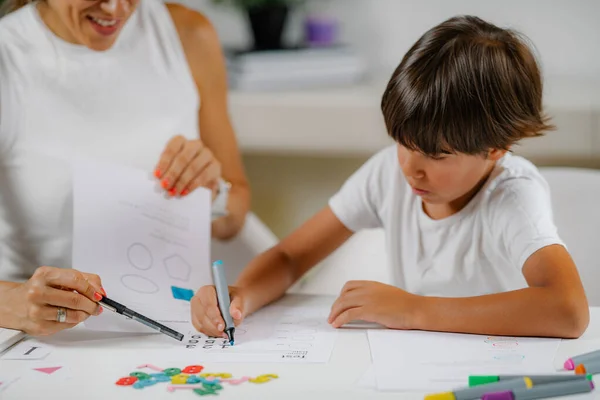 Child Coloring Shapes Preschool Assessment Test — Stock Photo, Image