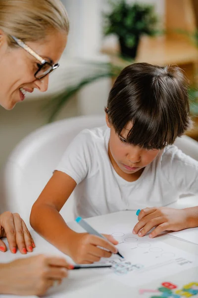 Kinder Zeichnen Formen Einem Vorschultest Psychologe Hilft Ihm — Stockfoto