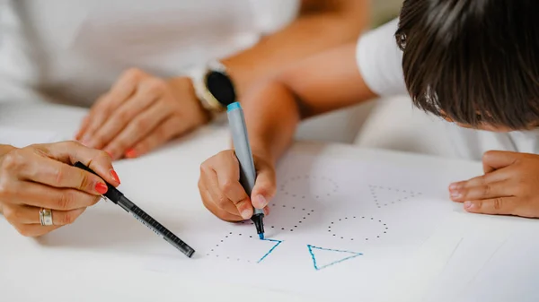 Kinder Zeichnen Formen Einem Vorschultest Psychologe Hilft Ihm — Stockfoto