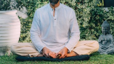 Reiki 'nin elleri kendi kendini tedavi ediyor. Enerji iyileştirme kavramı