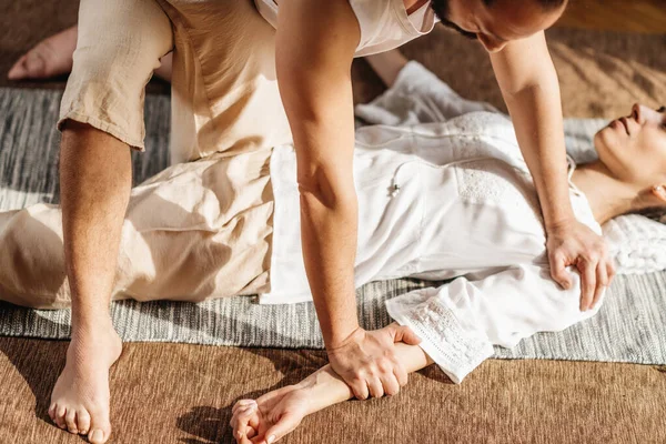 Yoga Voor Lazy Thaise Massage Onderlichaam Heup Been Passief Stretchen — Stockfoto