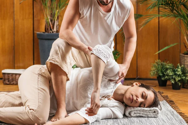 Massagem Tailandesa Técnicas Alongamento Passivo Para Problemas Com Ombro Congelado — Fotografia de Stock