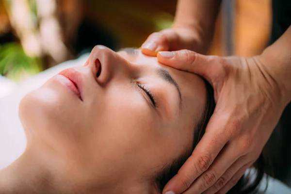 Craniosacral Therapie Kopfmassage Zur Schmerz Und Migränelinderung — Stockfoto