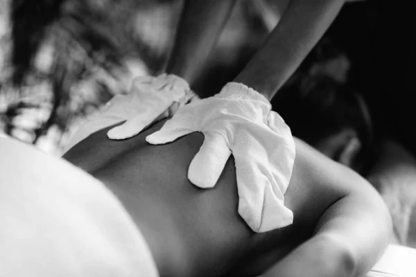 Ayurveda Garshana Massagem Técnica Massagem Seco Com Luvas Seda Garshana — Fotografia de Stock