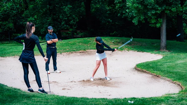 Golf Sable Tir Entraînement Jeune Femme Ayant Une Leçon Avec — Photo