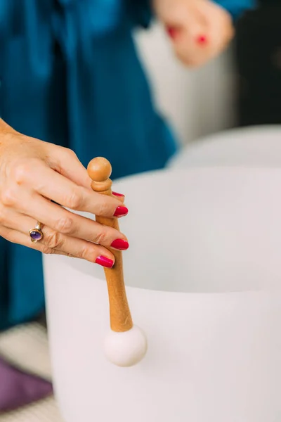 Tibetaans Kristal Zingen Kommen Spelen Sound Healing Therapie — Stockfoto