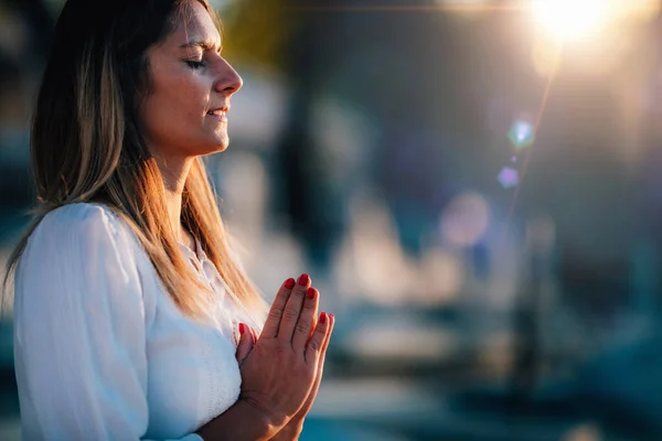 Woman Meditating Lake Prayer Position — Stock Photo, Image
