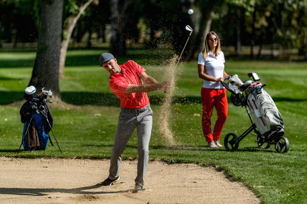 Golf Couple Man Playing Shot Sand Bunker Beautiful Sunny Day — Fotografia de Stock