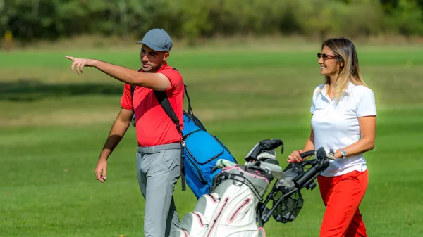 Young Couple Enjoying Game Golf Walking Fairway Golf Course Beautiful — стоковое фото