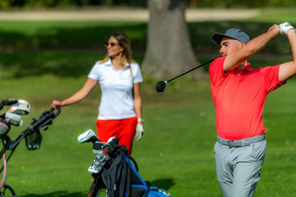 Feliz Casal Golfe Campo Golfe — Fotografia de Stock