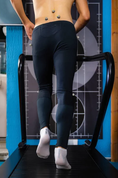 Analyzing Running Steps Athlete Using Camera System Treadmill — Stock Photo, Image