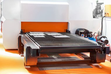 CNC Servo Sürücü Kulesi Metal Yumruk Basın Makinesi