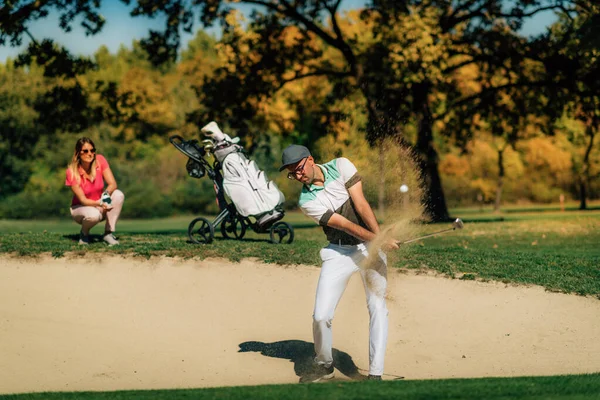 Golfista Jogando Armadilha Areia — Fotografia de Stock