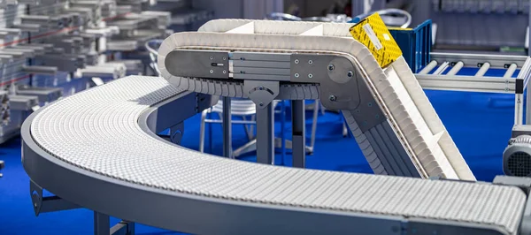 Industrial Manufacturing Conveyor Belt Roller Track System — стокове фото