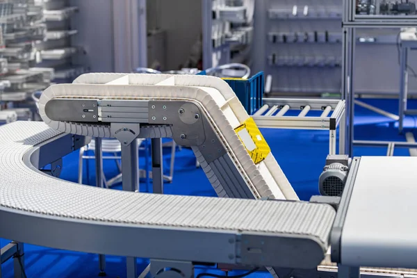 Industrial Manufacturing Conveyor Belt Roller Track System — стокове фото
