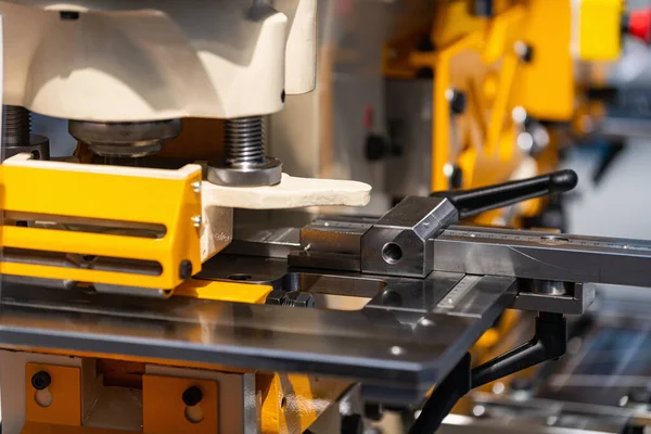 Крупним Планом Штампування Сталеливарної Машини — стокове фото