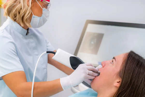 Odontología Protésica Escaneando Dientes Con Cámara Dental Cámara Procedimiento Reconstrucción — Foto de Stock