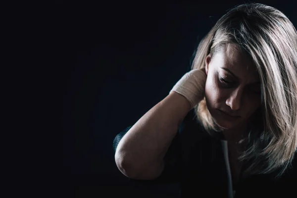 Donker Portret Van Depressieve Vrouw Depressie Stoornis Concept — Stockfoto
