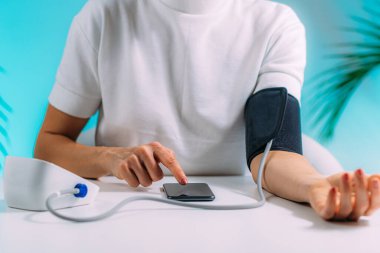 Smartphone 'da Kan Basıncını Ölçmek ve Sağlık Verilerini Girmek 