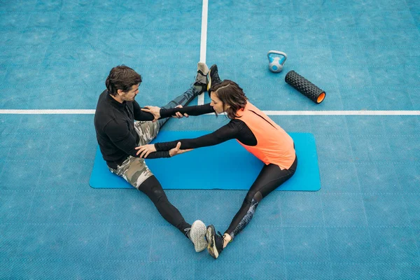 Fit Young Woman Doing Stretching Exercises Training Personal Fitness Trainer — Stock Photo, Image