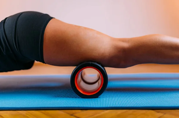 Foam Roller Quadriceps Self Massage Home — Stock Photo, Image