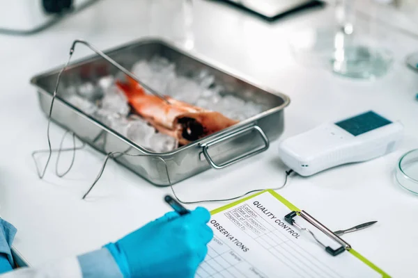 Fish Quality Control Food Safety Inspector Searching Presence Heavy Metals — Foto de Stock