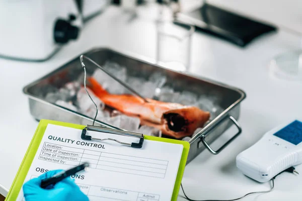 Fish Quality Control Food Safety Inspector Searching Presence Heavy Metals — Photo