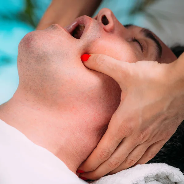 Jaw Realignment Massage Therapy — стоковое фото