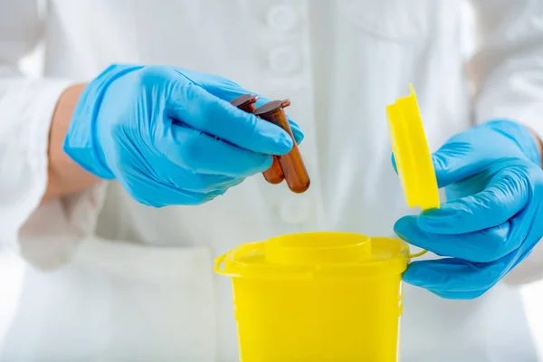 Medical Waste Throwing Away Laboratory Consumables Container Hazardous Medical Waste — Foto de Stock