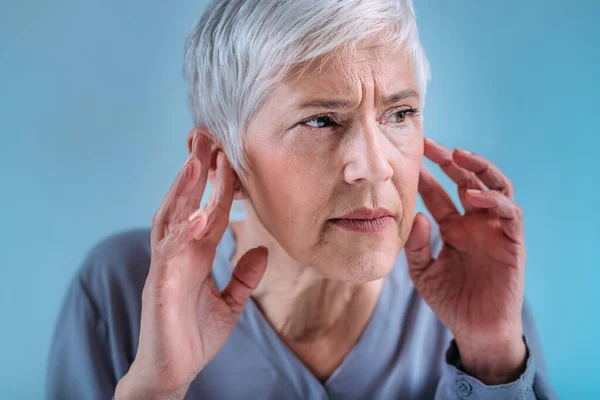 Hallásvesztés Idős Halláskárosodás Tüneteivel — Stock Fotó
