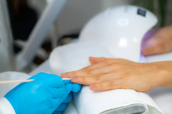 Proceso Manicura Salón Belleza Uñas Manicura — Foto de Stock