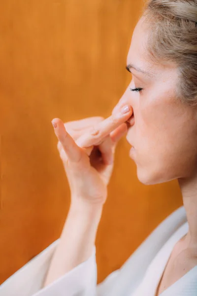 Nadi Shodhana Pranayama Alternate Nostril Breathing Three Part Breathing — Stockfoto