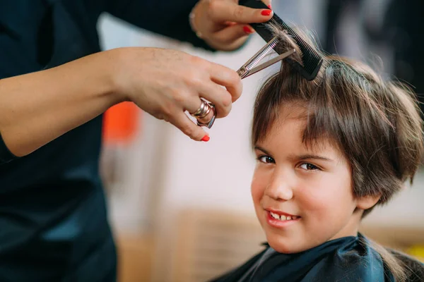 Boy Having His Hair Cut Hairdresser Salon — Foto de Stock