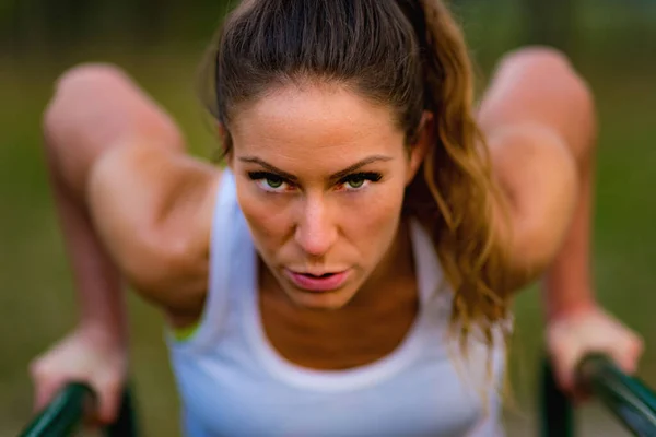 Woman Exercising Parallel Bars Park — ストック写真