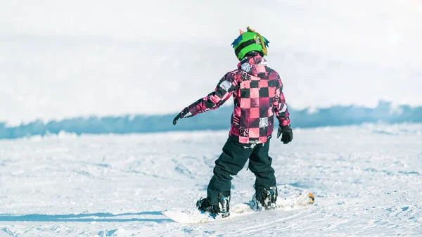 Child Snowboarding Mountains — Stockfoto