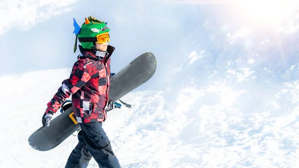 Boy Snowboard Mountain Winter Resort — Foto de Stock