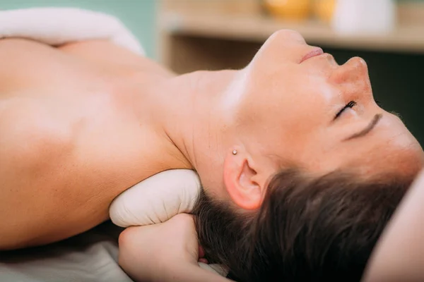 Kizhi Herbal Bolus Bags Ayurveda Massage Beauty Salon Therapist Pressing — Stock Photo, Image