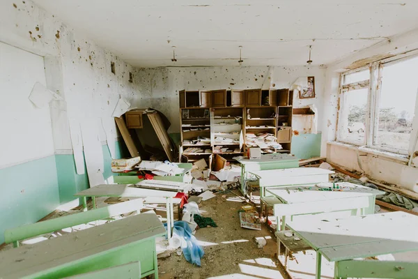 Знищена Школа Передній Лінії Села Широкіно Наслідки Війни Між Росією Ліцензійні Стокові Зображення