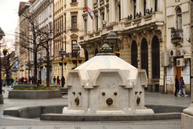 Belgrad, Sırbistan 'ın merkez caddesi Knez Mihailova' da yağmurlu bir gün. 