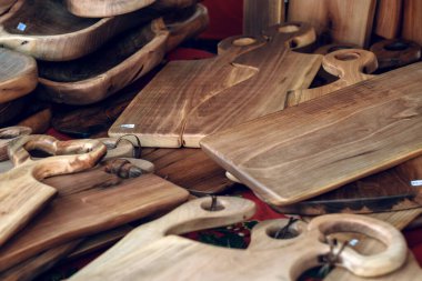 Mutfak için el yapımı ahşap kesme tahtasının güzel eski dokusu