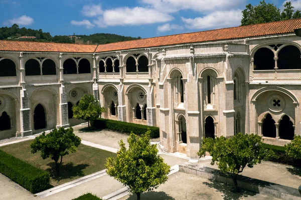 Λεπτομέρειες Της Μεσαιωνικής Μπαρόκ Αρχιτεκτονικής Και Πρόσοψη Του Γοτθικού Μοναστηριού — Φωτογραφία Αρχείου